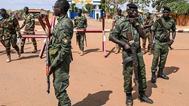 Niger : l'armée annonce la découverte d'une importante cache d'armes dans le nord du pays